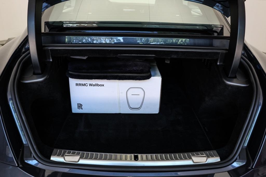 new 2025 Rolls-Royce Spectre car, priced at $517,550