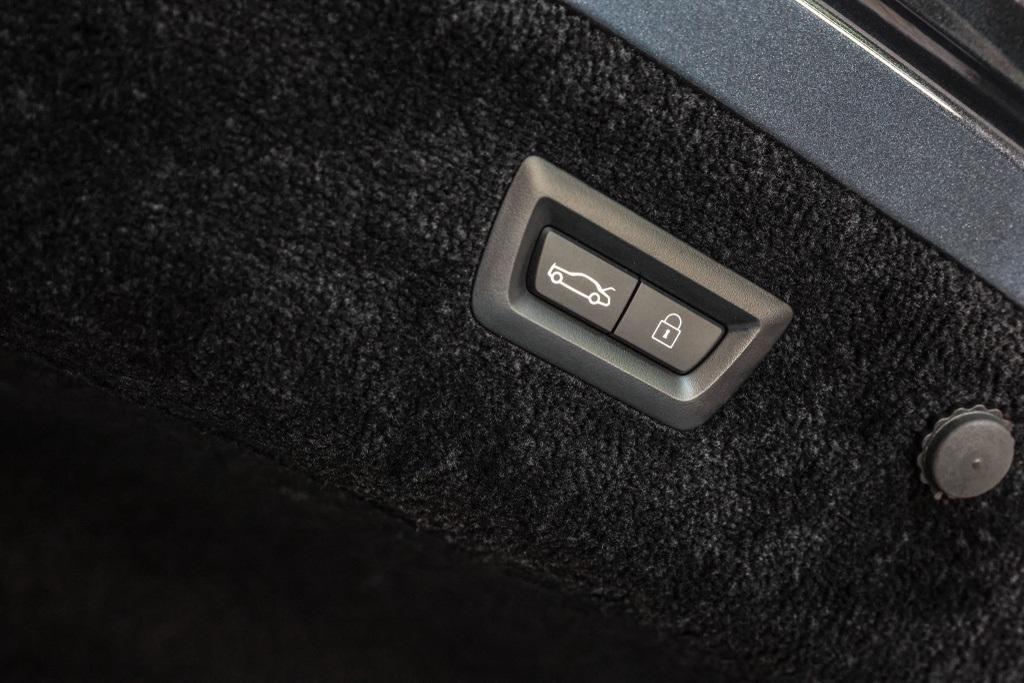 new 2025 Rolls-Royce Spectre car, priced at $517,550