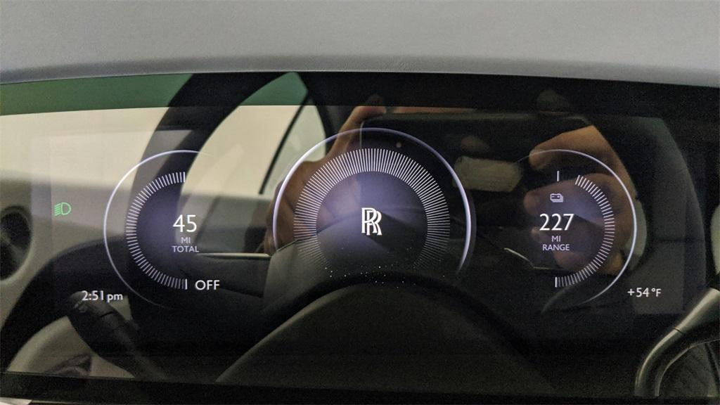 new 2025 Rolls-Royce Spectre car, priced at $517,550