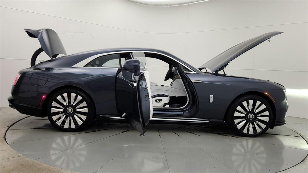 new 2025 Rolls-Royce Spectre car, priced at $517,550