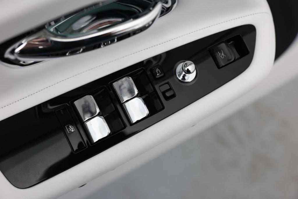 new 2025 Rolls-Royce Spectre car, priced at $517,550