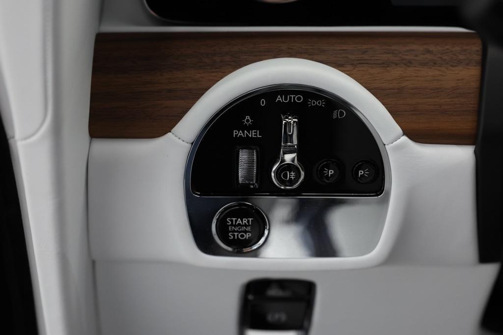 new 2025 Rolls-Royce Spectre car, priced at $517,550