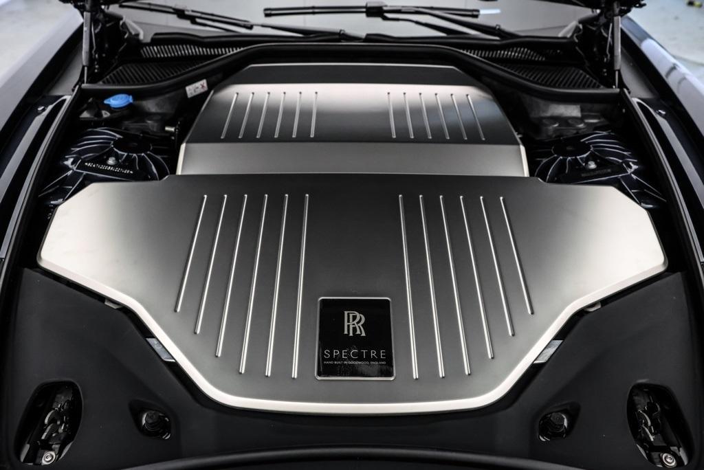 new 2025 Rolls-Royce Spectre car, priced at $517,550