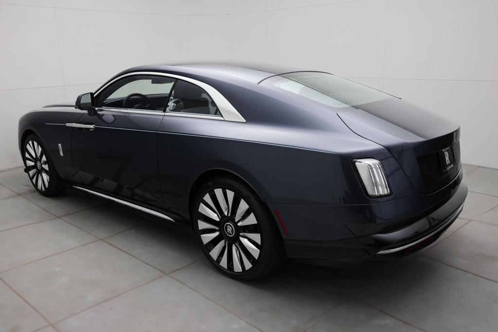 new 2025 Rolls-Royce Spectre car, priced at $517,550