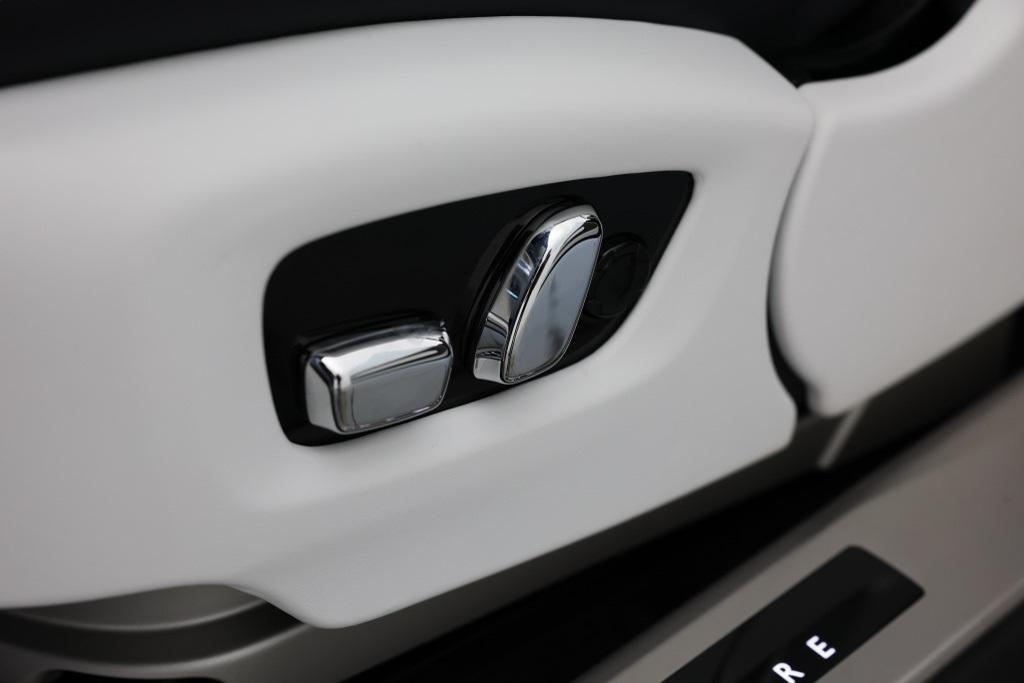 new 2025 Rolls-Royce Spectre car, priced at $517,550
