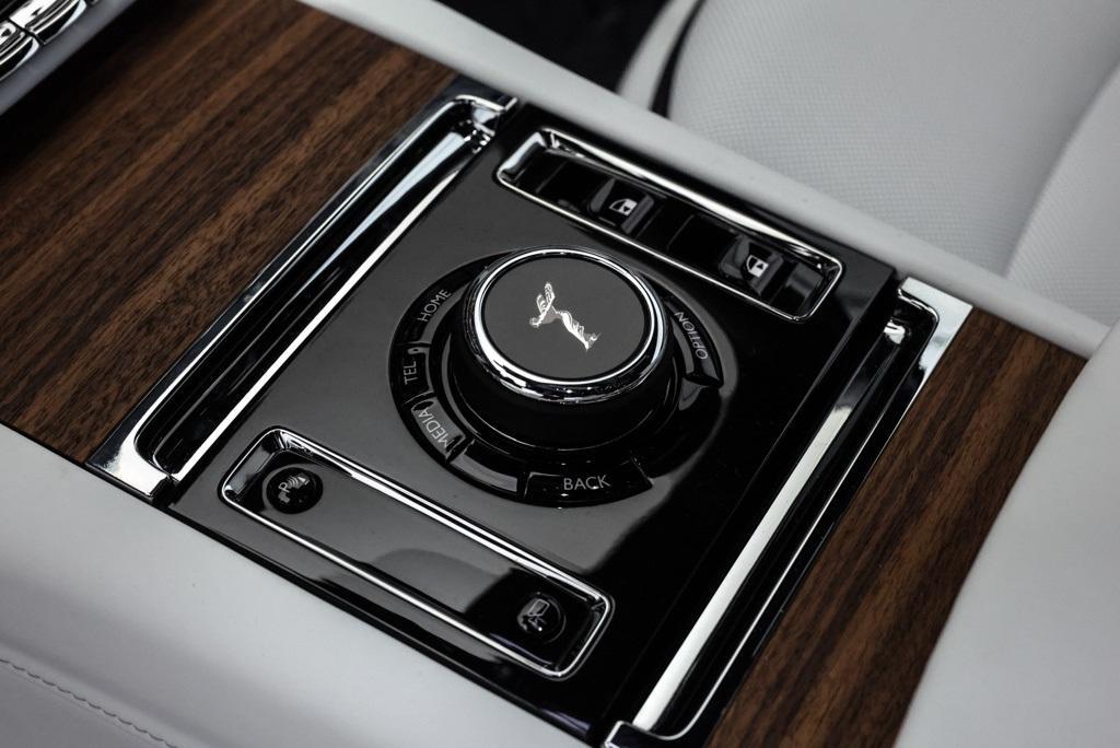 new 2025 Rolls-Royce Spectre car, priced at $517,550