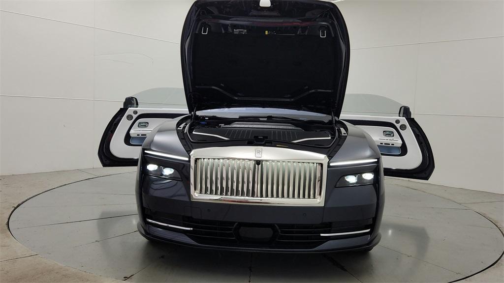 new 2025 Rolls-Royce Spectre car, priced at $517,550