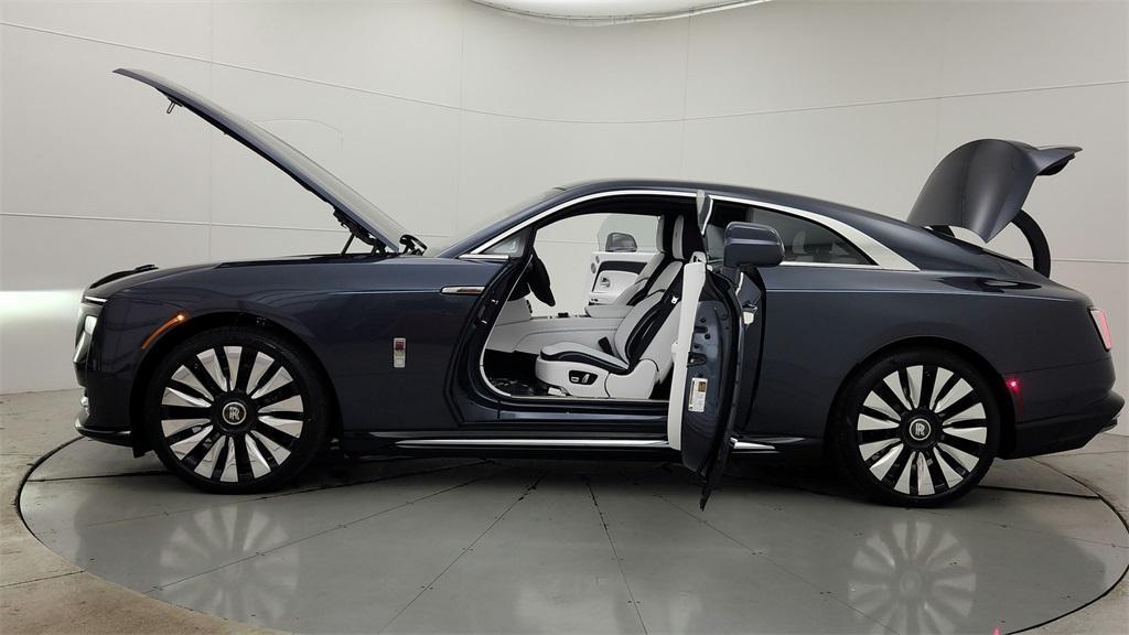 new 2025 Rolls-Royce Spectre car, priced at $517,550