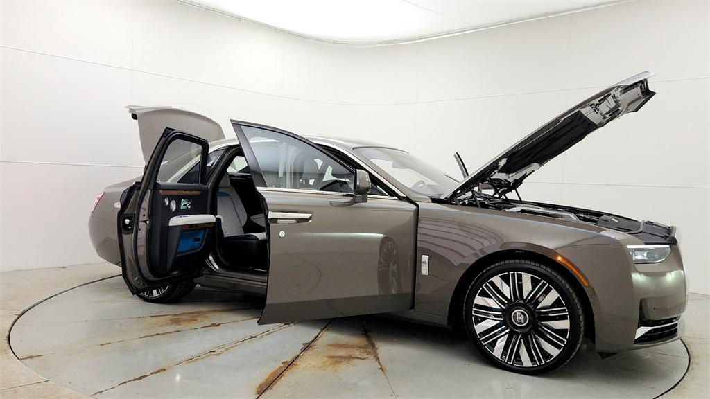 new 2025 Rolls-Royce Ghost car, priced at $500,625