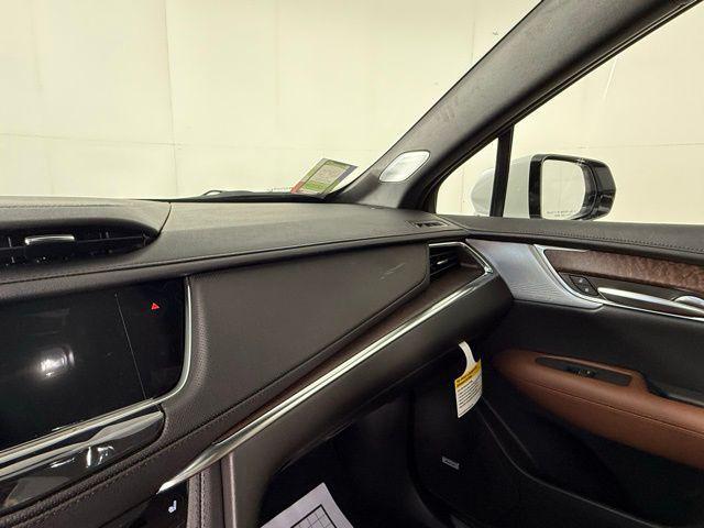 new 2025 Cadillac XT5 car, priced at $57,035