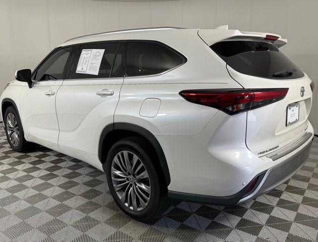 used 2021 Toyota Highlander car, priced at $35,999