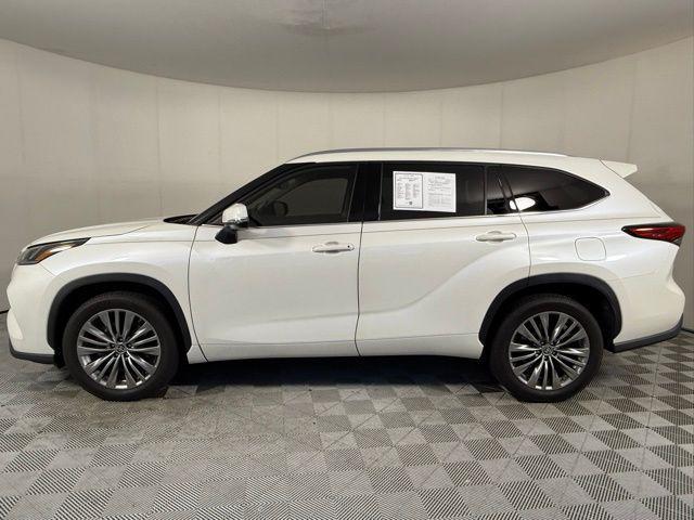 used 2021 Toyota Highlander car, priced at $35,999