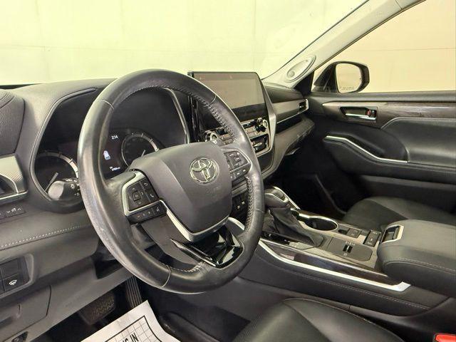 used 2021 Toyota Highlander car, priced at $35,999