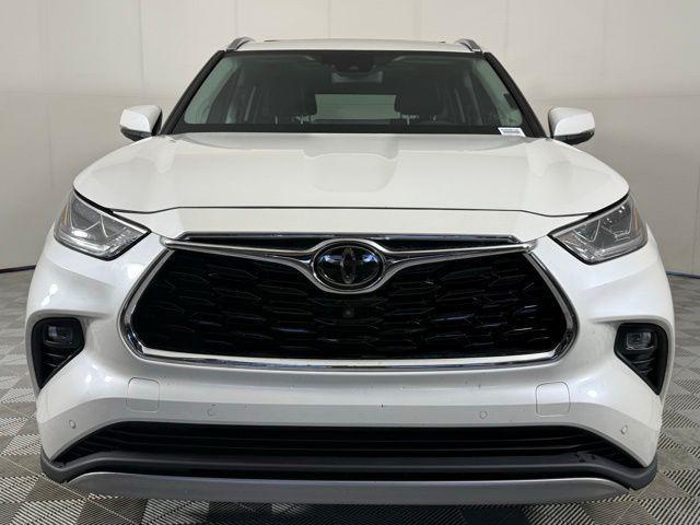 used 2021 Toyota Highlander car, priced at $35,999