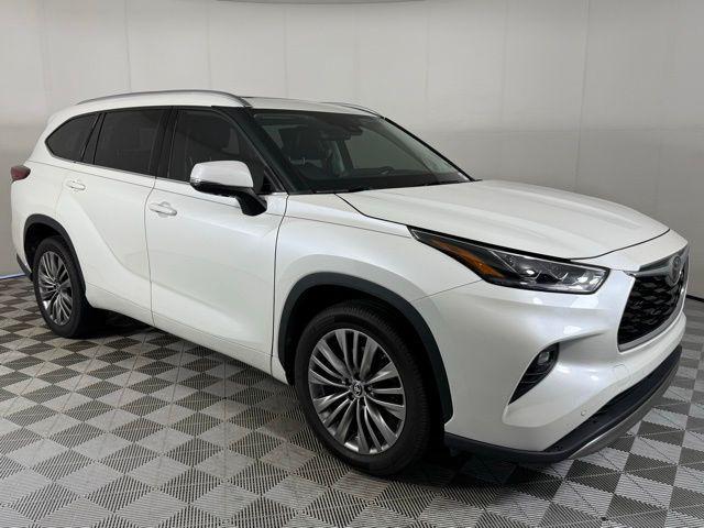 used 2021 Toyota Highlander car, priced at $35,999