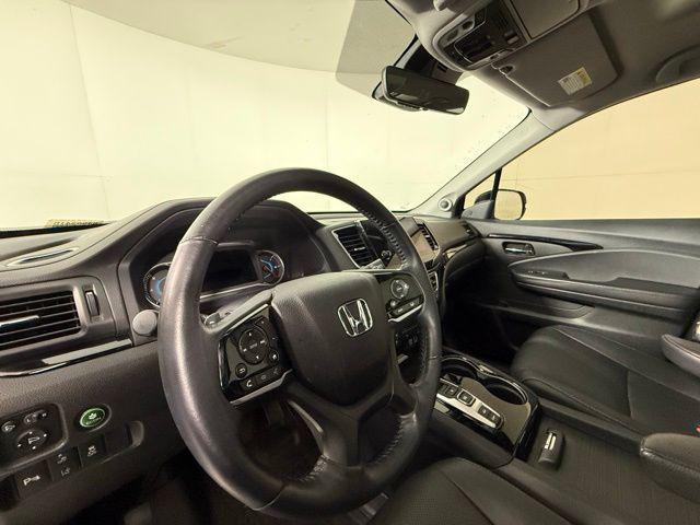 used 2022 Honda Pilot car, priced at $33,999