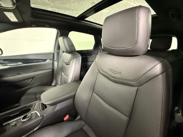 new 2025 Cadillac XT5 car, priced at $54,990