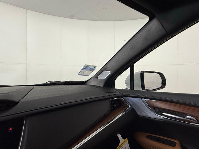 new 2025 Cadillac XT5 car, priced at $54,514