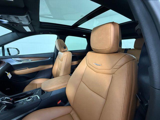 new 2025 Cadillac XT5 car, priced at $54,514
