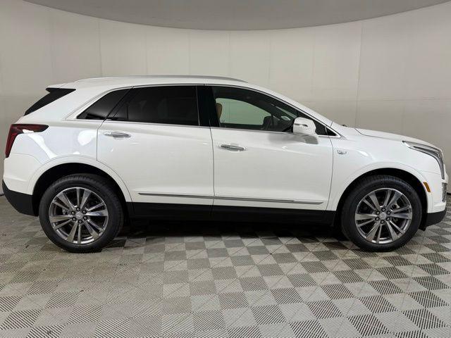 new 2025 Cadillac XT5 car, priced at $54,514