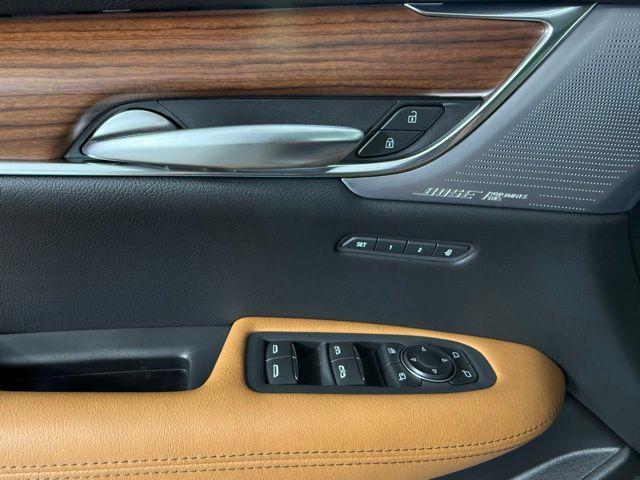 new 2025 Cadillac XT5 car, priced at $54,514