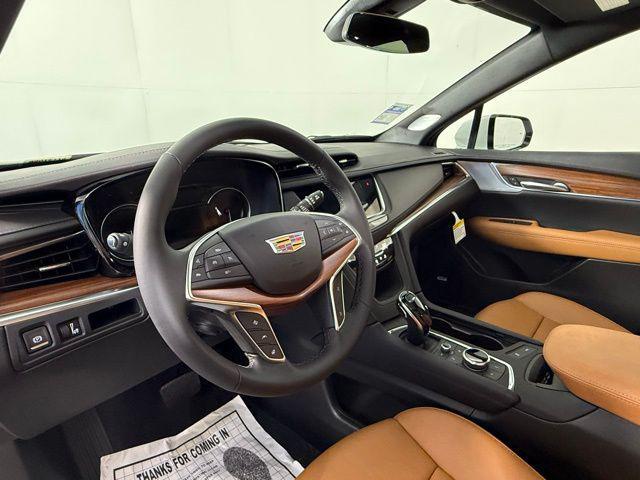 new 2025 Cadillac XT5 car, priced at $54,514