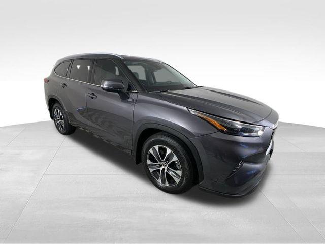 used 2022 Toyota Highlander car, priced at $32,491