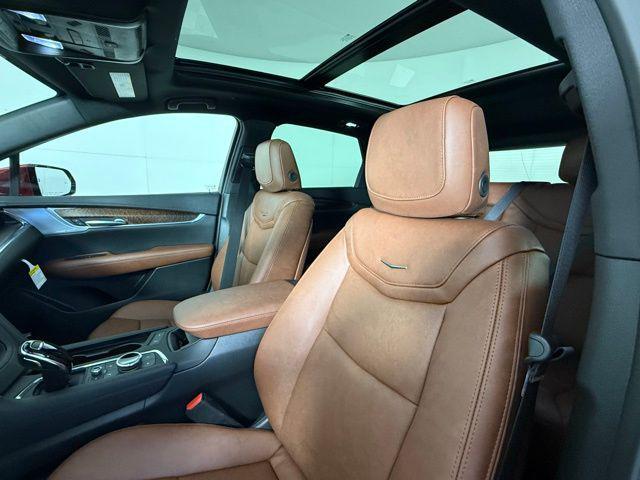new 2025 Cadillac XT5 car, priced at $58,234