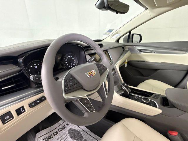 new 2025 Cadillac XT5 car, priced at $56,890