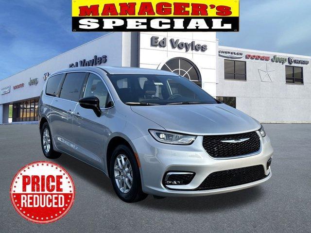 new 2026 Chrysler Pacifica car, priced at $39,269