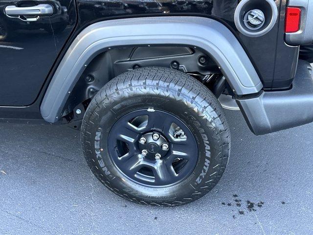 new 2025 Jeep Wrangler car, priced at $38,154