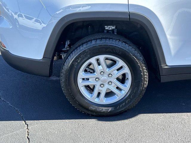 new 2025 Jeep Grand Cherokee car, priced at $34,094