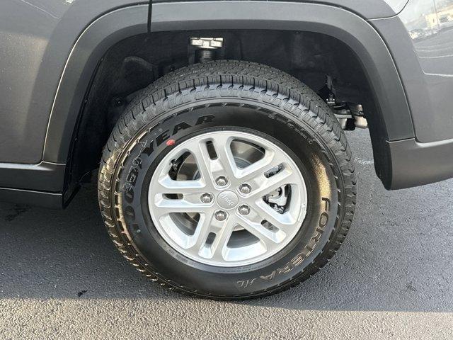 new 2025 Jeep Grand Cherokee car, priced at $35,685