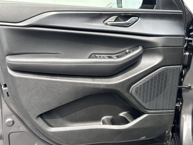 new 2025 Jeep Grand Cherokee car, priced at $40,230
