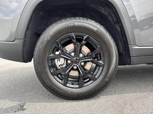 new 2025 Jeep Grand Cherokee car, priced at $40,230