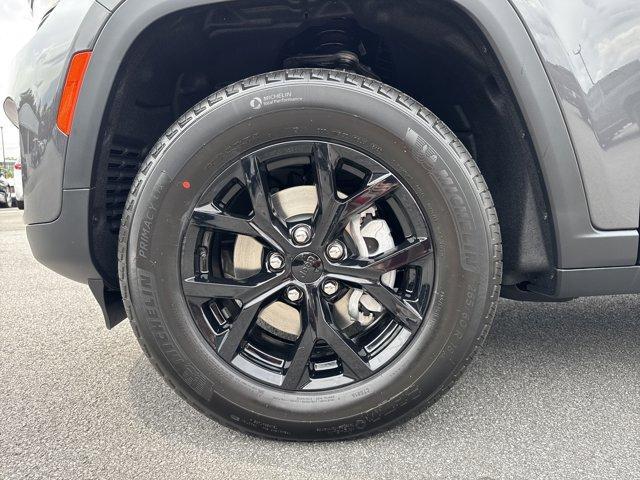 new 2025 Jeep Grand Cherokee car, priced at $40,230