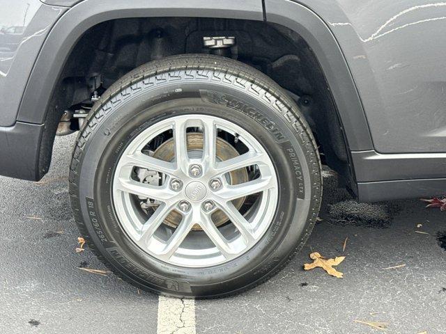 new 2025 Jeep Grand Cherokee car, priced at $33,666