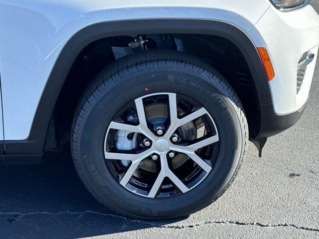 new 2025 Jeep Grand Cherokee car, priced at $42,354