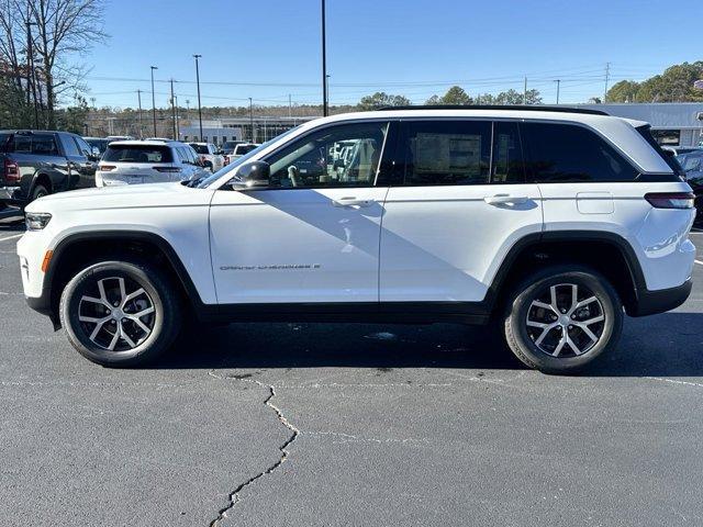 new 2025 Jeep Grand Cherokee car, priced at $42,354