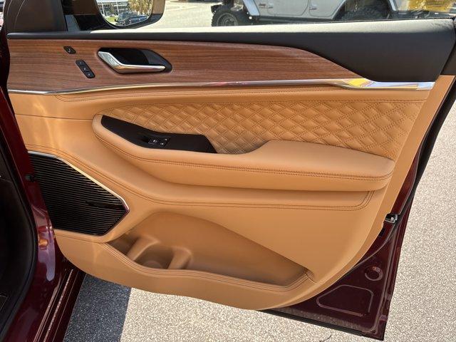 new 2025 Jeep Grand Cherokee car, priced at $62,568