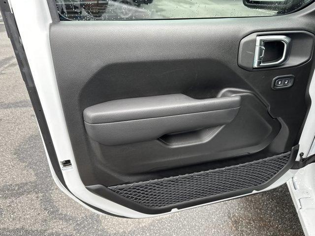 new 2025 Jeep Wrangler car, priced at $32,956