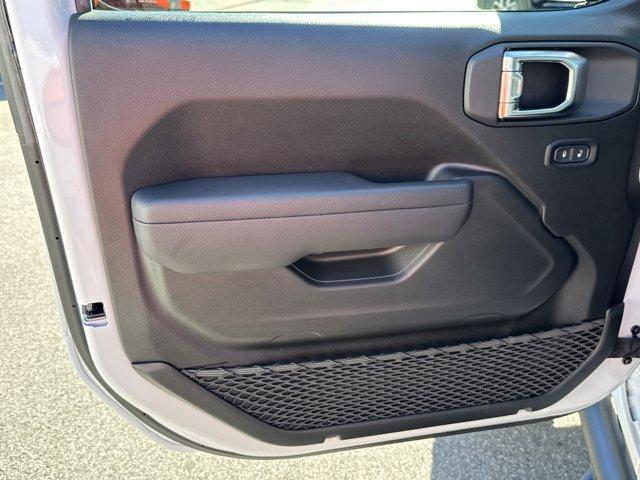 new 2025 Jeep Wrangler car, priced at $45,773