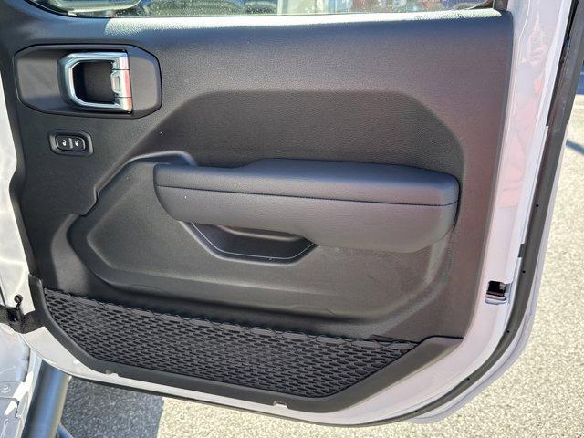 new 2025 Jeep Wrangler car, priced at $45,773