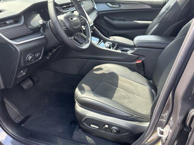 new 2025 Jeep Grand Cherokee car, priced at $40,175