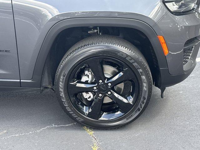 new 2025 Jeep Grand Cherokee car, priced at $40,175
