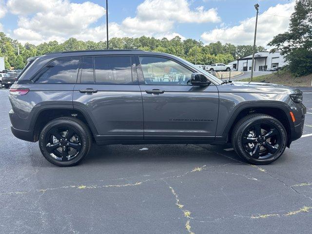 new 2025 Jeep Grand Cherokee car, priced at $40,175