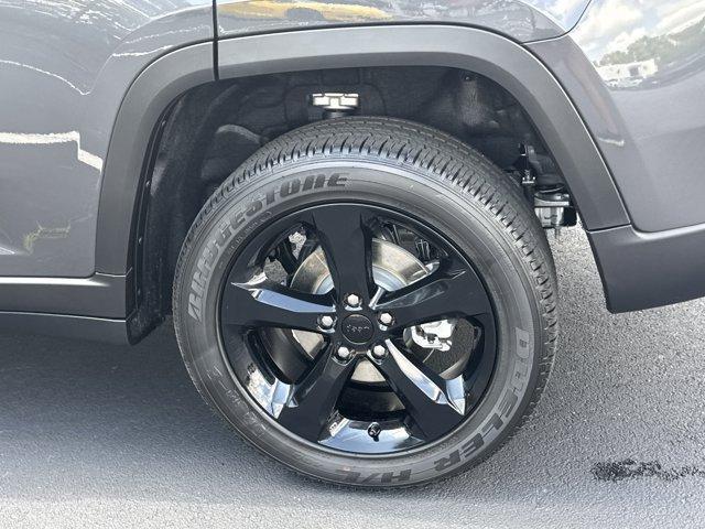 new 2025 Jeep Grand Cherokee car, priced at $40,175