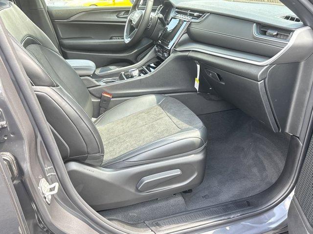 new 2025 Jeep Grand Cherokee car, priced at $40,175