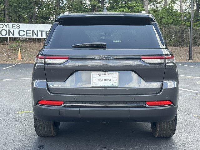 new 2025 Jeep Grand Cherokee car, priced at $40,175