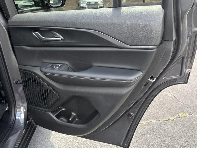 new 2025 Jeep Grand Cherokee car, priced at $40,175